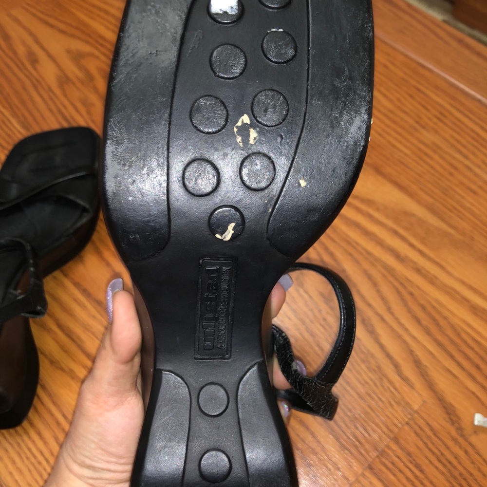 Sandal - Picture 3 of 3